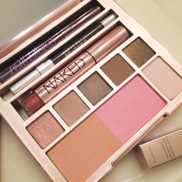 ❌SOLD❌ Urban Decay Naked On the Run Face Palette - Picture 3 of 11